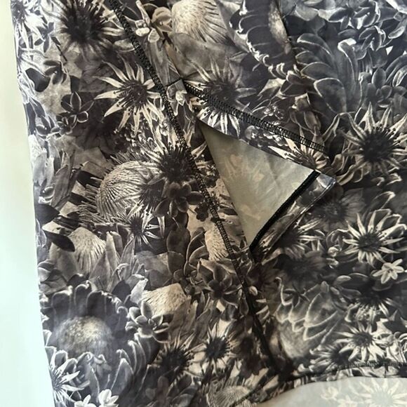 Lululemon Floral Tank Flowabunga - see measurements for size - Picture 8 of 13